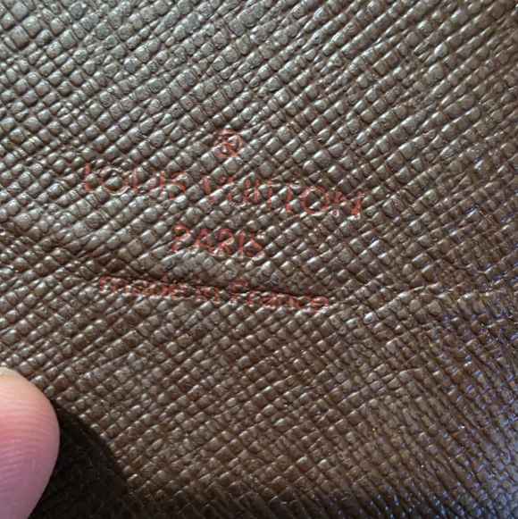 Louis Vuitton Holder - Picture 8 of 9